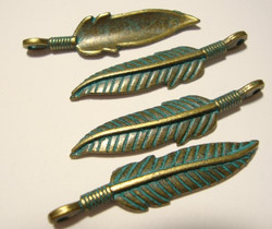 Boho riipus Sulka kuparipatina 37 x 9 mm (4 kpl/pss)