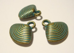 Boho riipus Simpukka kuparipatina 16 x 17 mm (2 kpl/pss)