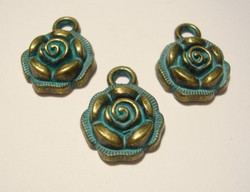 Boho riipus Kukka kuparipatina 17 x 13 mm (2 kpl/pss)