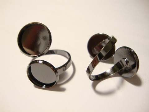 Sormuspohja musta säädettävä, kahdelle 12 mm kapussille