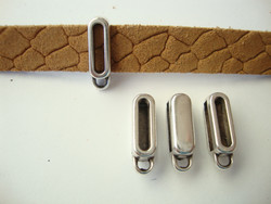 Riipuspidike hopeoitu 10 mm litteälle nahkanauhalle 16 x 6 mm