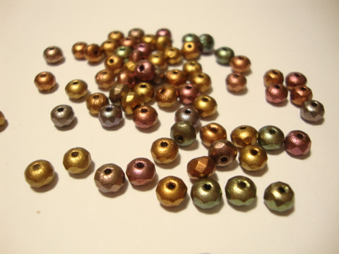 Tsekkiläinen fasettihiottu lasihelmi rondelli opaakki metallivärit sekoitus 3 x 5 mm (30 kpl/pss)
