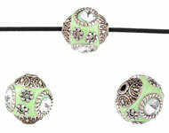Kashmirihelmi vaalean vihreä-hopea 16x14 mm, reikä n. 2 mm