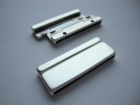 Nauhanpää / magneettilukko nauhoille, liimattava hopeoitu 43 x 17 mm, sisämitta 40 x 2,5 mm