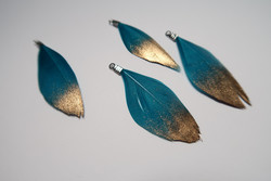 Sulka/höyhen Dip-dye Teal turkoosi/kärki kulta n. 3,5 cm