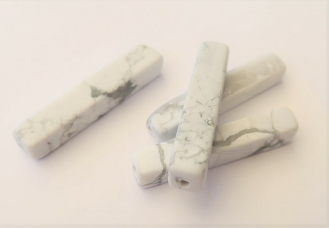 Kivihelmi magnesiitti valkoinen / harmaakuvioinen 25 x 5 mm (2 kpl/pss)