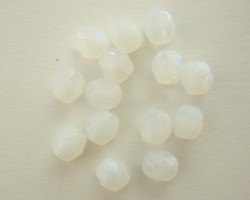 Tsekkiläinen fasettihiottu lasihelmi pyöreä läpikuultava valkoinen 6 mm (50/pss)