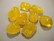 Lasihelmi keltainen nuggetti 16 - 20 mm (10 kpl/pss)