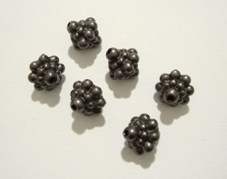 TierraCast Metallihelmi Hyrrä musta 8,5 x 7,5 mm (2 kpl/pss)