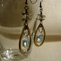 Swarovski kristallihelmi riipus musta (jet) päärynän mallinen (6106) 16 mm (2/pss)