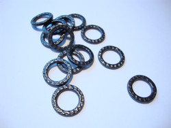 TierraCast Korulinkki Taottu musta 13 mm, sisämitta 8,7 mm (2 kpl/pss)