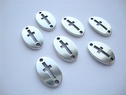 Korulinkki / riipus ovaali Risti antiikkihopeoitu 20 x 13 mm
