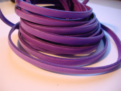 Nahkanauha litteä vaalea violetti 5 x 2 mm sileä nappanahka (m-erä 20 cm)