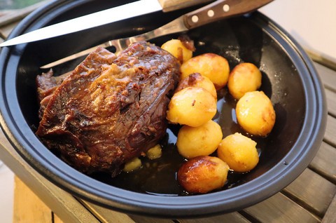 SÄRÄISÄNNÄN PIKKUSETTI KUUMANA, KOKONAISPAINO 1,4 KG
