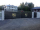 ovaali reikä + vaakuna