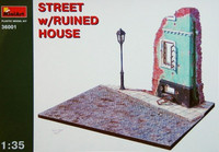 Street w/Ruined House 1/35