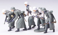 German assault infantry w/ winter gear 1/35
