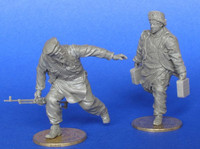 The mujaheddins with PKM machine gun. Afghanistan. 2 figures (grand dad and grandson) 1/35