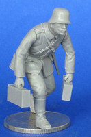 German soldier WWI, charging 1/35
