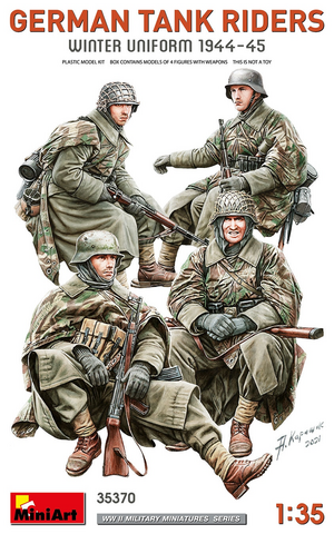 German Tank Riders Winter Uniform (4 Figures)  1/35