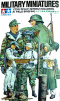 German soldiers at field briefing 1/35