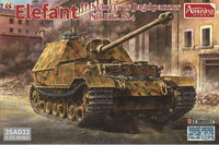 Schwerer Jagdpanzer Elefant with Interior	1/35