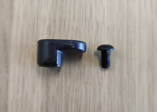 Ohjaustangon kiinnityskoukku takalokasuojaan - Xiaomi Mi -sähköpotkulautoihin