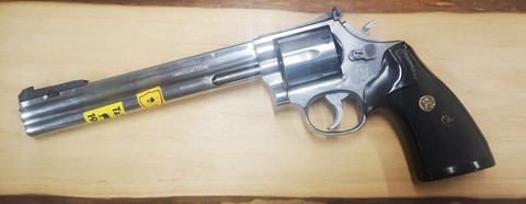 S&W 686  revolveri 8