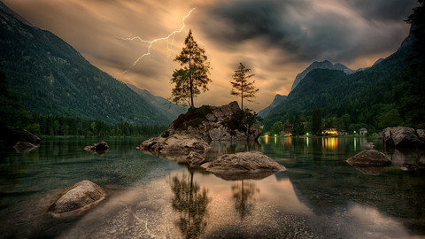 Messages from the elements of nature (wind, streams, stones or rocks, solar rays)