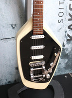 Phantom Guitar Works Tremolo USA+ kova laukku (käytetty)