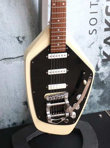 Phantom Guitar Works Tremolo USA+ kova laukku (käytetty)