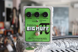 Electro Harmonix Bass Big Muff Pi efektipedaali (käytetty)