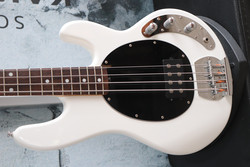 Sterling by Music Man SUB Ray 4 RW WH (käytetty)