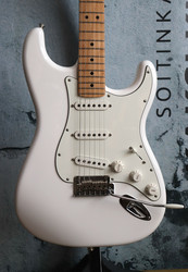 Fender Player Stratocaster Polar White 2020 + Gig bag (käytetty)