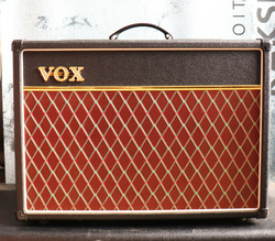 Vox AC15C1 putkivahvistin combo + suojahuppu (käytetty)