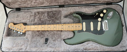 Fender American Pro Stratocaster Antique Olive 2016 (käytetty)