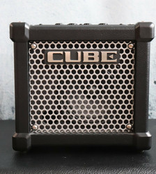 ROLAND Micro Cube GX kitaravahvistin (käytetty)