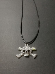 Skull necklace with strass