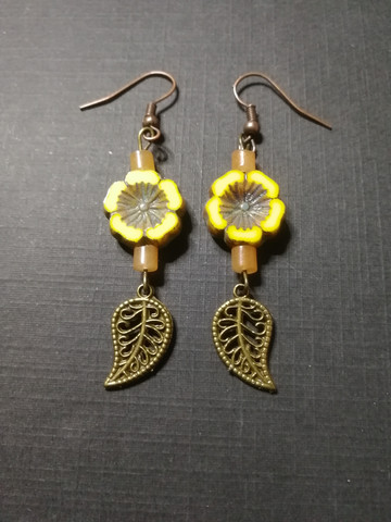 Yellow flower earrings with leaf