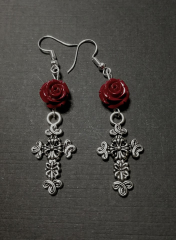 Cross earrings with roses