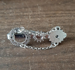 Silver-colored steampunk tie clip with chain