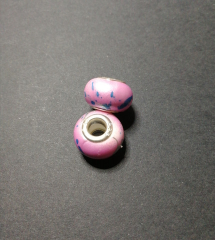 Rastahelmi kirkas pinkki roiske