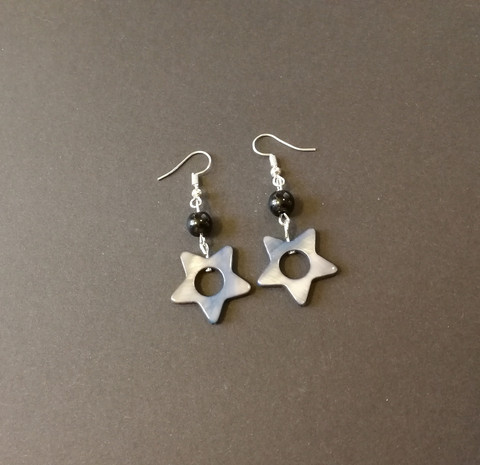 Star-shaped clam shell earrings