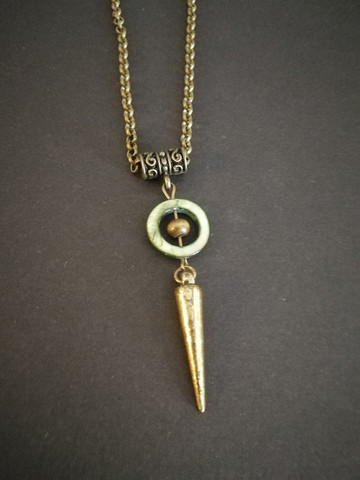 Green clam and spike necklace
