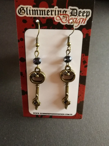 Key earrings with cat