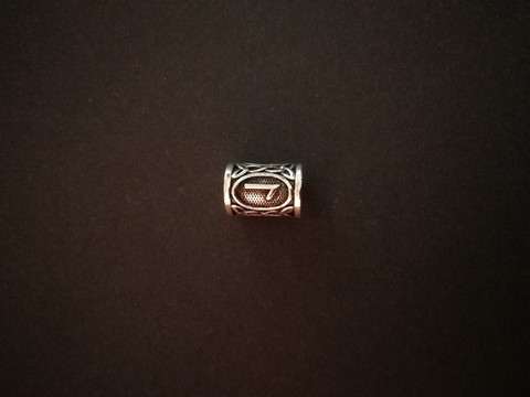 Beardbead viking rune Laguz