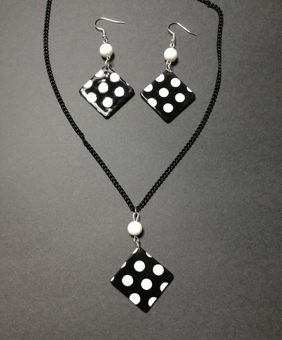 Black square set with dots