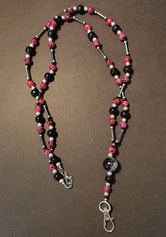 Key chain with black and fuchsia beads