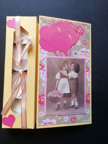 Chidren and balloons candle card