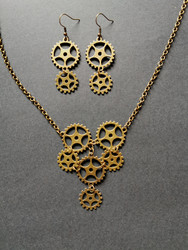 Korusarja steampunk rattaat riipuksena